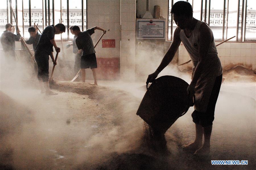 Guizhou : à la découverte d'une distillerie du Maotai, liqueur nationale de Chine