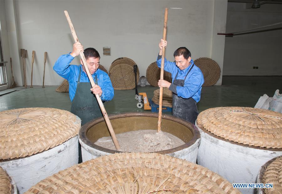 La fabrication du vin de riz traditionnel à Shaoxing