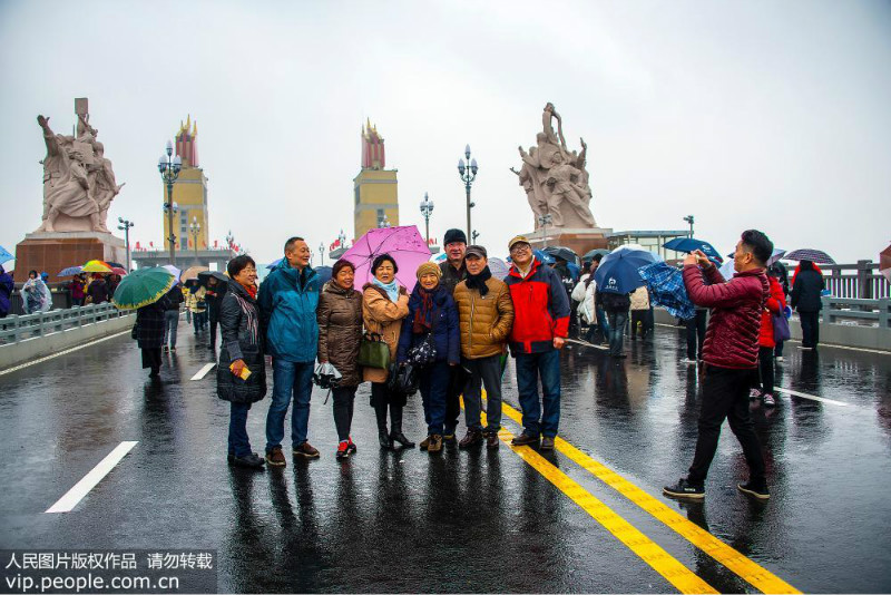 Le pont sur le Yangtsé de Nanjing ouvert au public pendant trois jours