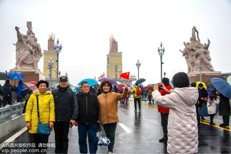 Le pont sur le Yangtsé de Nanjing ouvert au public pendant trois jours