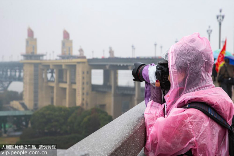 Le pont sur le Yangtsé de Nanjing ouvert au public pendant trois jours