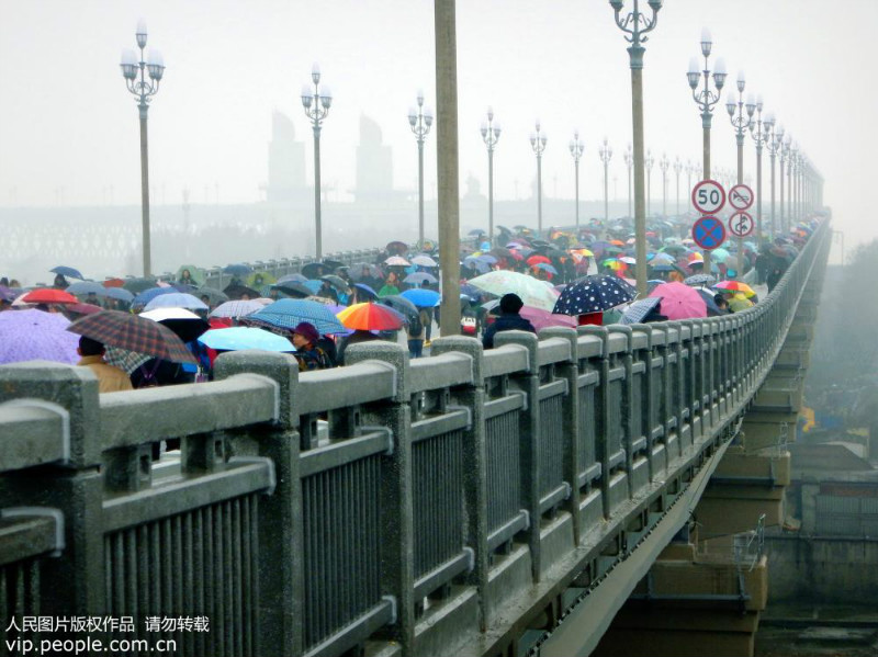 Le pont sur le Yangtsé de Nanjing ouvert au public pendant trois jours