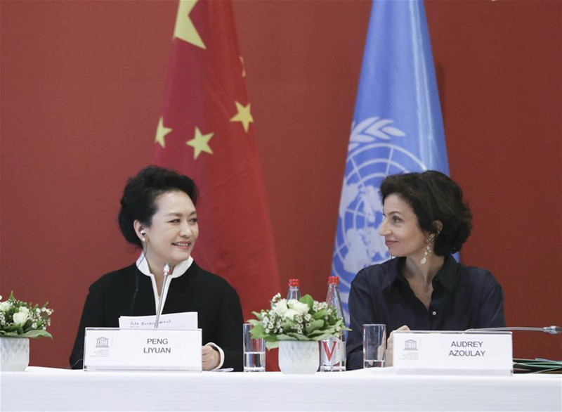 Peng Liyuan participe à la session extraordinaire de l'UNESCO sur l'éducation des filles et des femmes