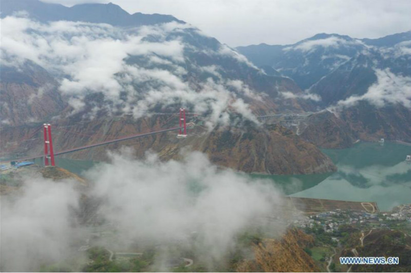 à la découverte des nouveaux et anciens ponts le long de l'autoroute Sichuan-Tibet