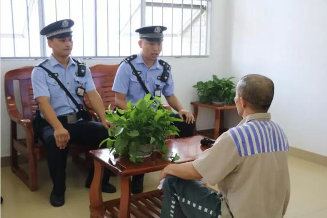 Libération d'un premier groupe de prisonniers graciés à l'occasion du 70e anniversaire de la République populaire de Chine