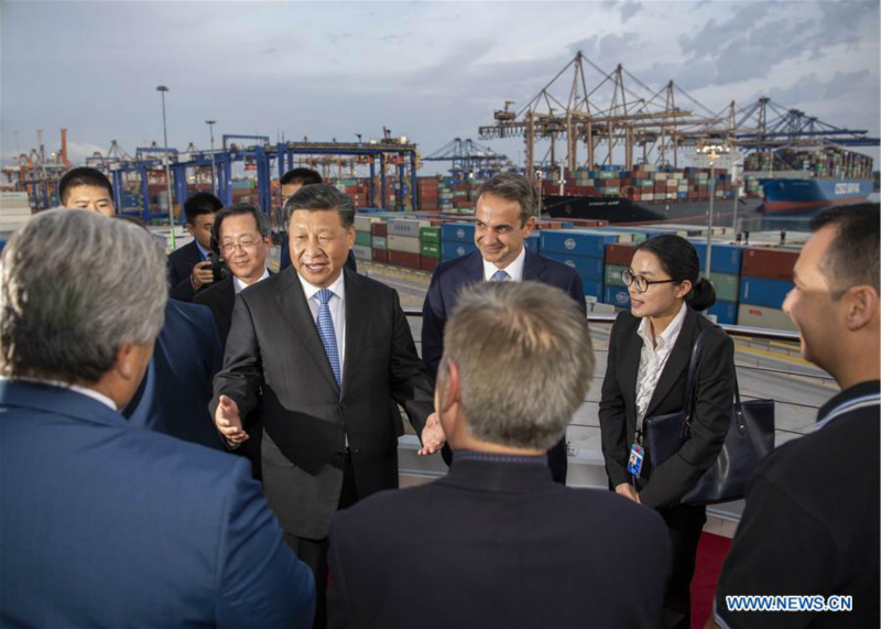 Xi Jinping et le PM grec visitent le port du Pirée et saluent la coopération sino-grecque dans le cadre de l'ICR