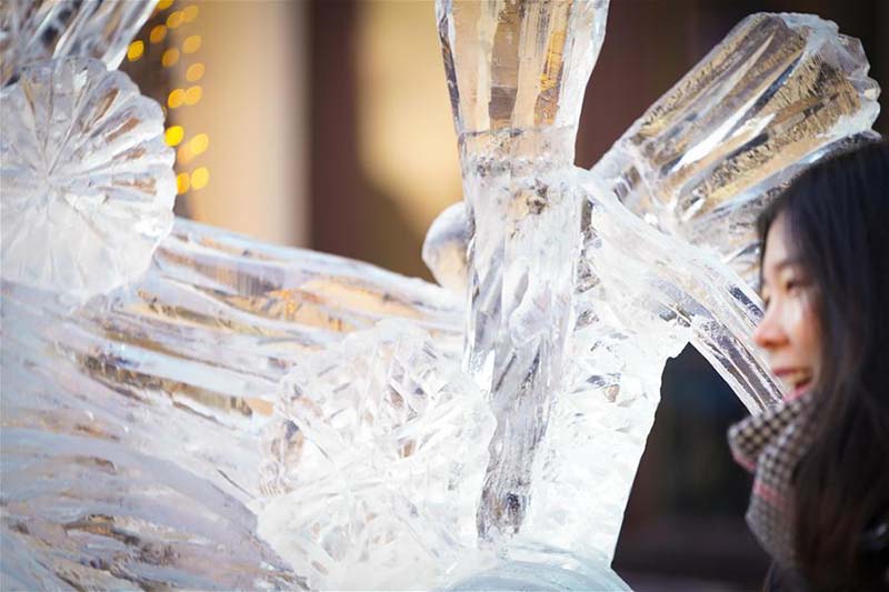 Heilongjiang : des sculptures de glace installées comme ornement sur la Rue Centrale