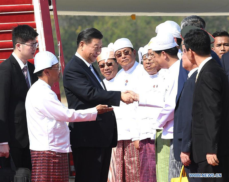 Xi arrive à Naypyidaw pour une visite d'Etat au Myanmar