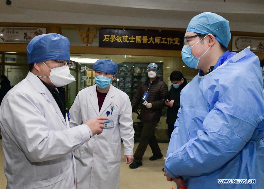 Chine : des patients du coronavirus sortent de l'h?pital après leur rétablissement à Wuhan