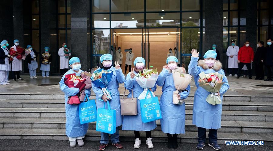 Chine : des patients du coronavirus sortent de l'h?pital après leur rétablissement à Wuhan