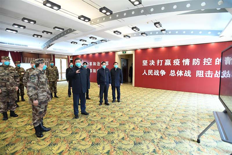 Xi Jinping rend visite aux patients et au personnel médical à l'h?pital Huoshenshan à Wuhan