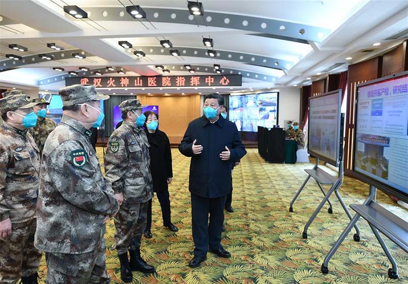 Xi Jinping rend visite aux patients et au personnel médical à l'h?pital Huoshenshan à Wuhan