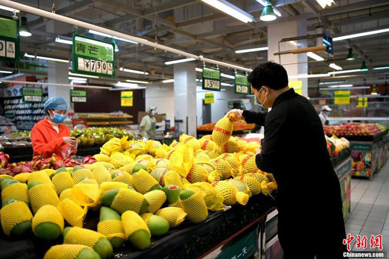 Wuhan commence à assouplir les restrictions pour les zones sans infections