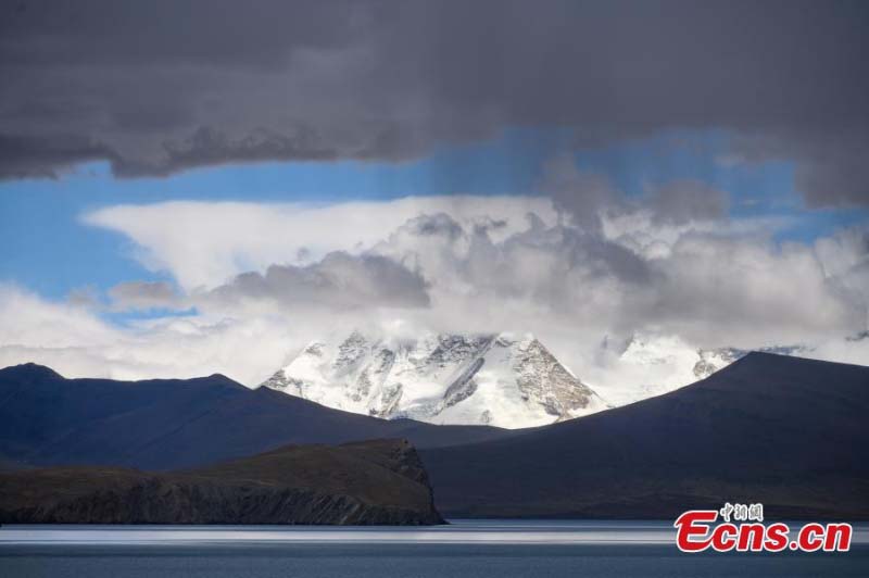 Les paysages du lac Puma Yumco au Tibet