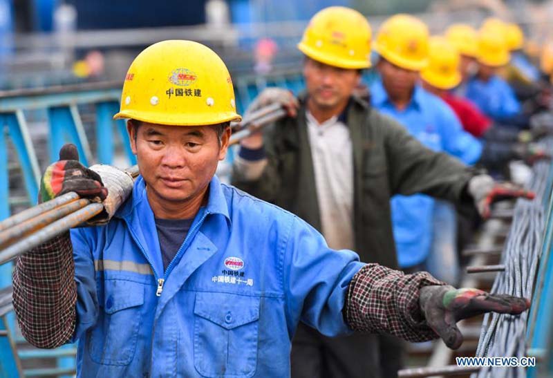 L'autoroute portuaire Hezhou-Gaolan en construction dans le sud de la Chine 