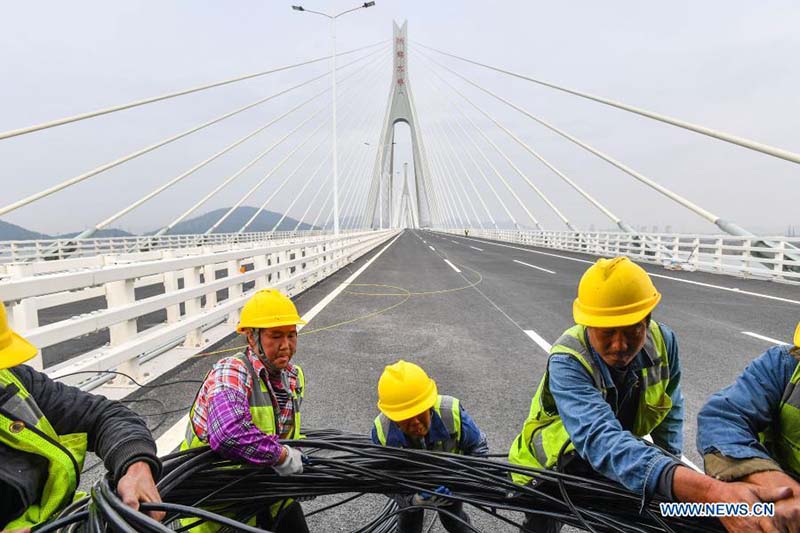 L'autoroute portuaire Hezhou-Gaolan en construction dans le sud de la Chine 