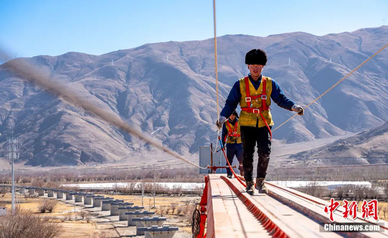 Le train à grande vitesse Fuxing bient?t mis en service au Tibet