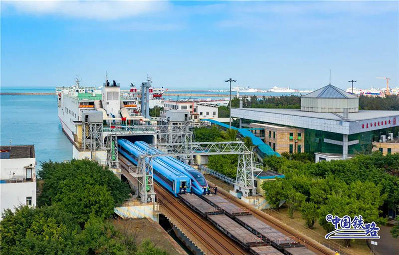 Le train à grande vitesse Fuxing est arrivé à Hainan pour la première fois