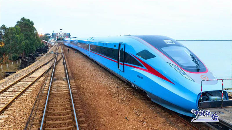 Le train à grande vitesse Fuxing est arrivé à Hainan pour la première fois