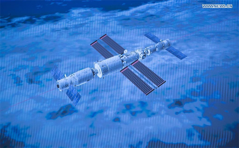 Le vaisseau spatial habité chinois Shenzhou-12 s'amarre au module de la station spatiale