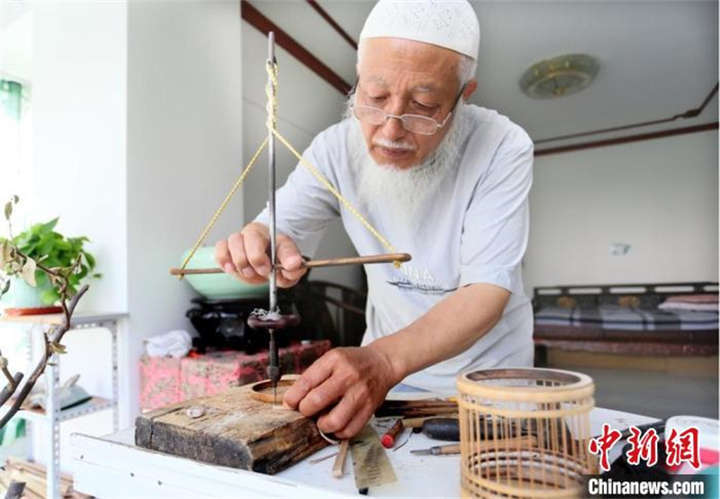 Gansu : un sexagénaire faire rayonner l'artisanat traditionnel avec une esthétique moderne