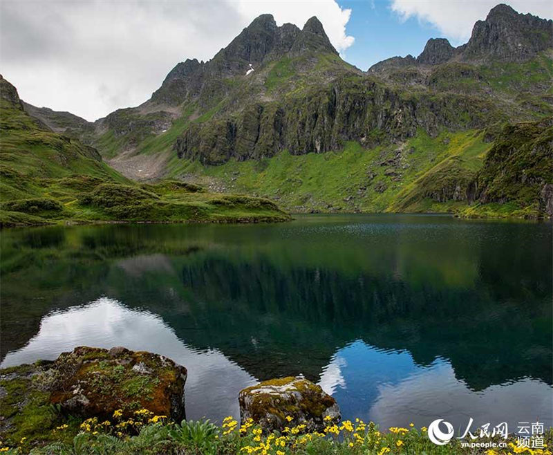 En visite aux lacs du plateau au comté de Weixi pour explorer les secrets du nord-ouest du Yunnan