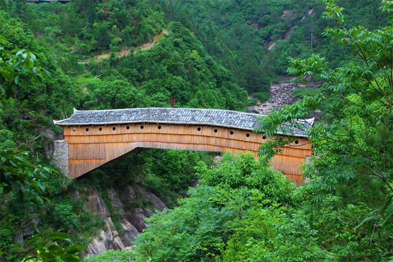 Technique du patrimoine culturel immatériel dans le Fujian : le pont en arc en bois sans clous ni rivets qui tient depuis un siècle