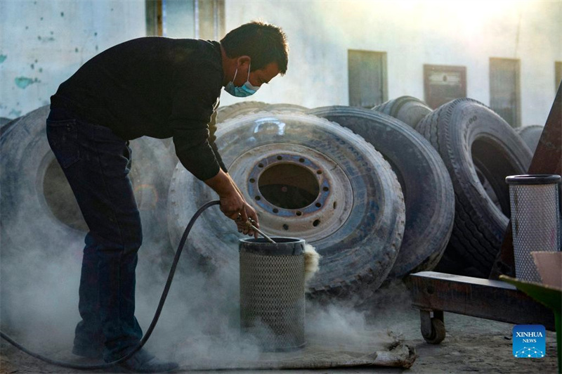 La cueillette mécanique du coton apporte plus d'efficacité et de revenus aux producteurs de coton du Xinjiang