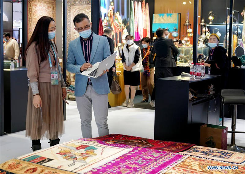 (CIIE) Tapis de laine artisanaux afghans