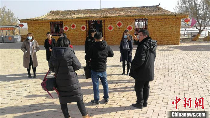 Xinjiang : 50 tonnes de ma?s pour construire une maison