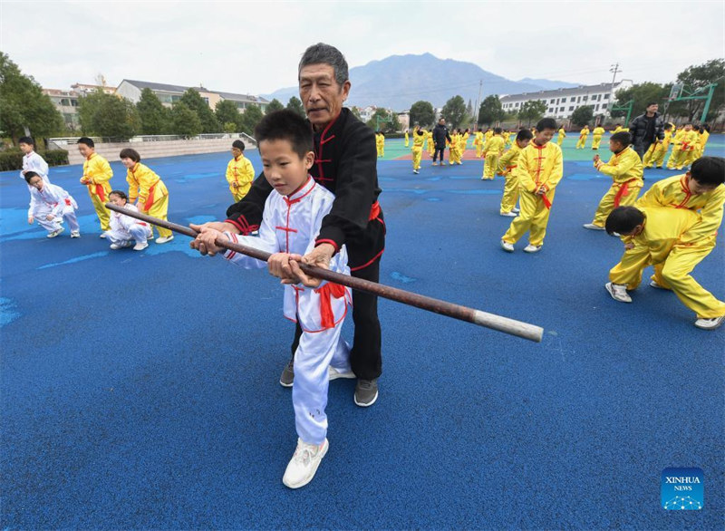 Zhejiang : les cours d'arts martiaux font entrer le patrimoine culturel immatériel dans une école rurale