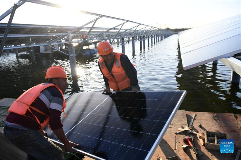 Anhui : la centrale photovolta?que du réservoir de Jiangji connectée avec succès au réseau