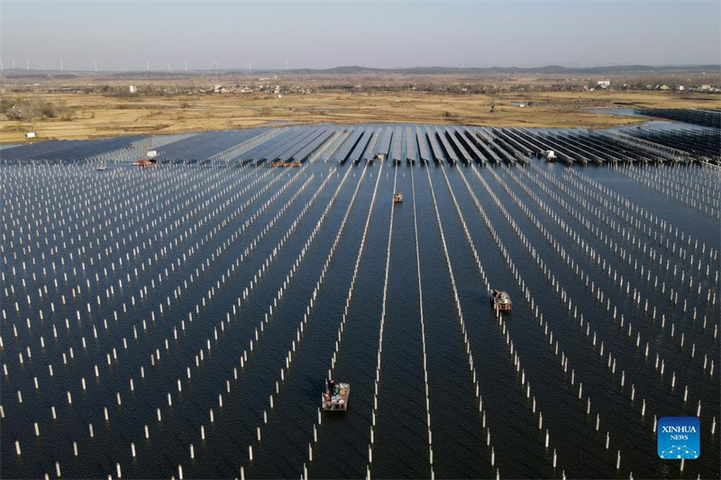 Anhui : la centrale photovolta?que du réservoir de Jiangji connectée avec succès au réseau