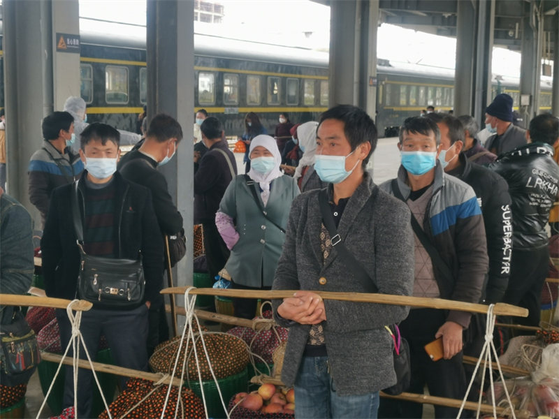 Un train de pommes apporte la prospérité aux agriculteurs du Yunnan