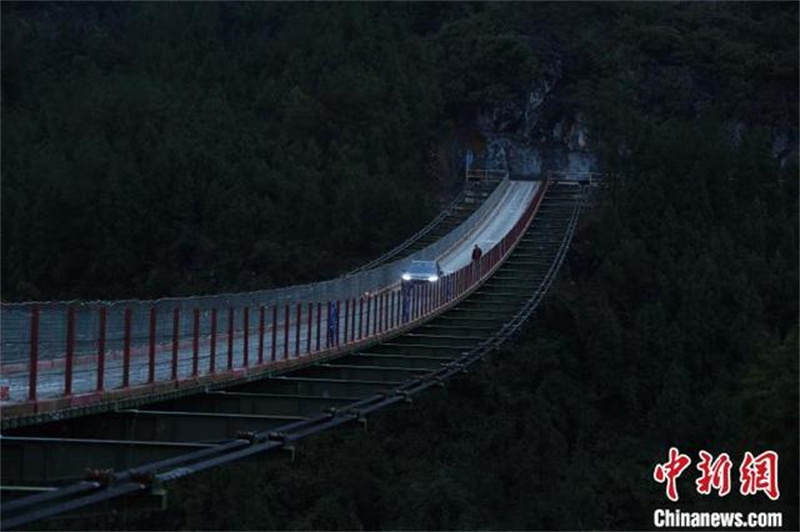 Un pont de téléphérique émerge dans le ciel de Chongqing