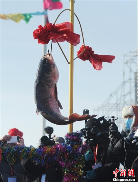 Jilin : la première prise dans le lac Chagan gelé vendue près de 3 millions de yuans