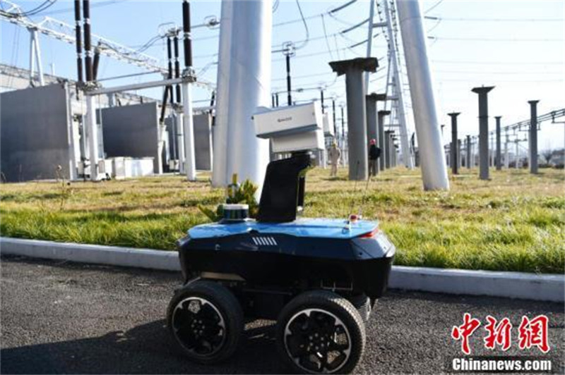 Sichuan : un robot intelligent travaille pour une sous-station de 500 kV à Liangshan