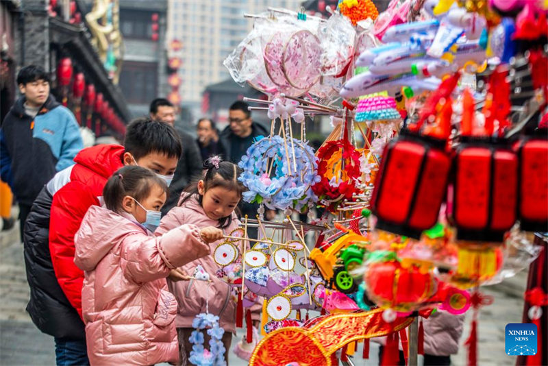 Divers événements organisés à travers la Chine pour célébrer le prochain Festival des lanternes