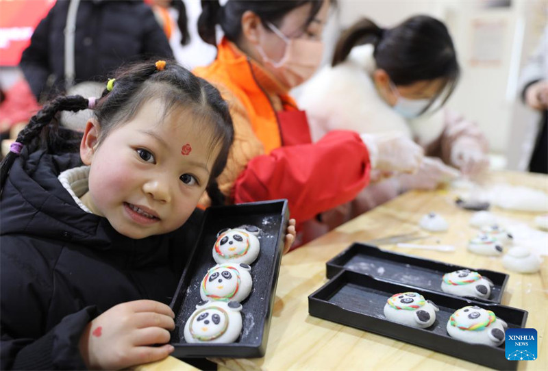 Divers événements organisés à travers la Chine pour célébrer le prochain Festival des lanternes