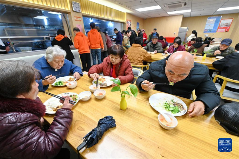 Fujian : des cantines pour personnes agées prennent soin des seniors à Fuzhou