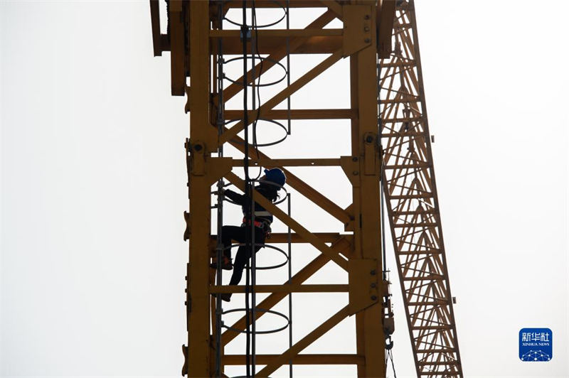 Des ? danseuses en hauteur ? sur un chantier à Wuhan