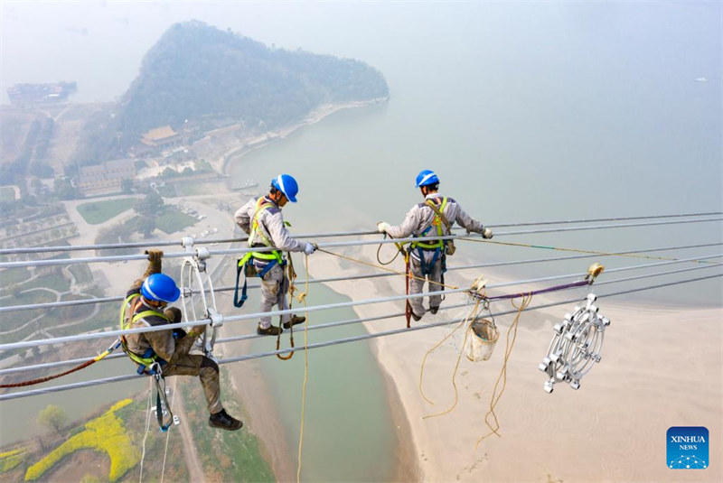 La section de l'Anhui de la ligne de transport d'électricité Baihetan-Jiangsu achevée