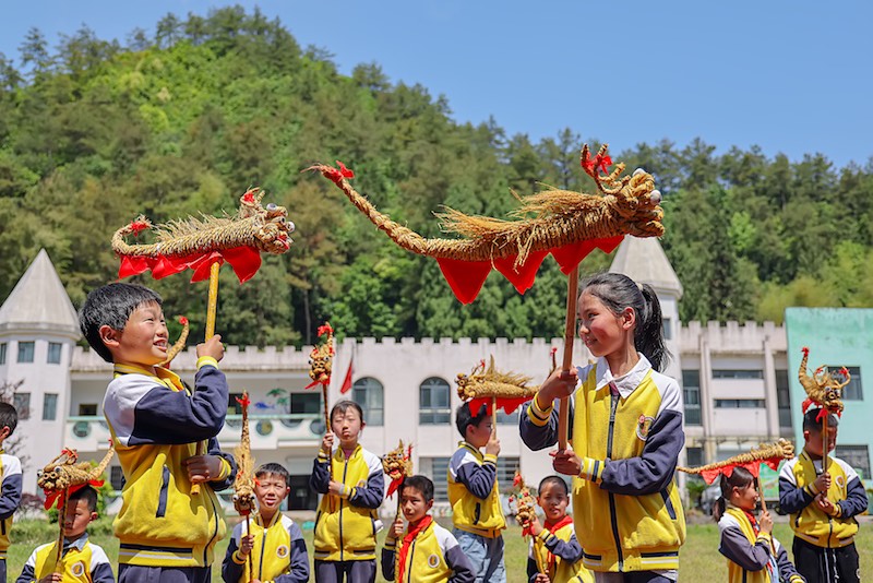 Zhejiang : des cours de patrimoine culturel immatériel favorise la politique de ? Double Réduction ? à Chun'an