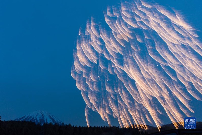 Le Festival du feu d'artifice de la préfecture de Yamanashi, au Japon