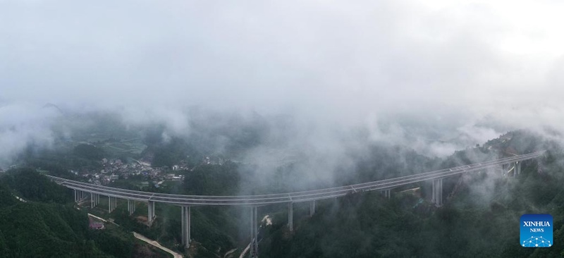 Mise en service de l'autoroute Guiyang-Huangping dans la province du Guizhou