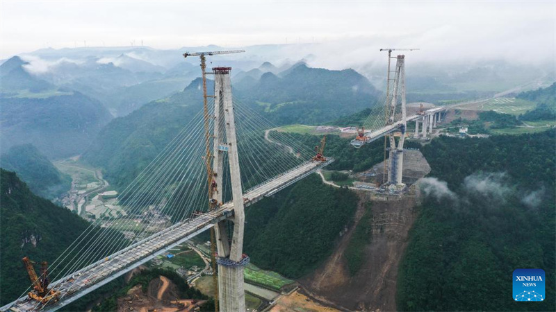 Guizhou : le super grand pont de Duohua en construction à Longli