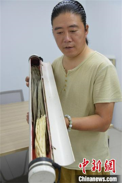 Hebei : les tiges des feuilles revivent entre les mains d'un artisan folklorique de tissage de paille à Shijiazhuang