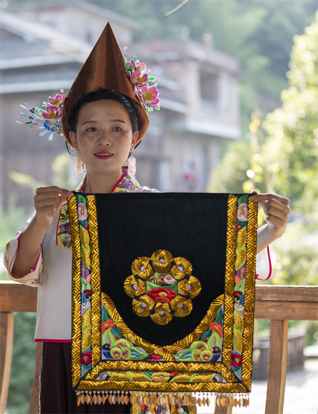 Guizhou : un concours de broderie artisanale à Congjiang