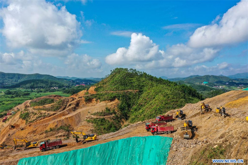 Construction du canal Pinglu dans le Guangxi