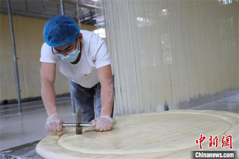 Hebei : les nouilles tributaires de Longfeng, une spécialité vieille de plus de 500 ans